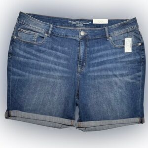 🛍️ 🆕 NWT MJeans by Maurices Mid Rise classic Bermuda Jean Shorts Size 24W.